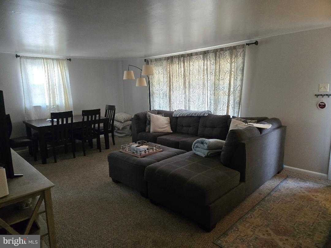 258 Garden Ave photo 4