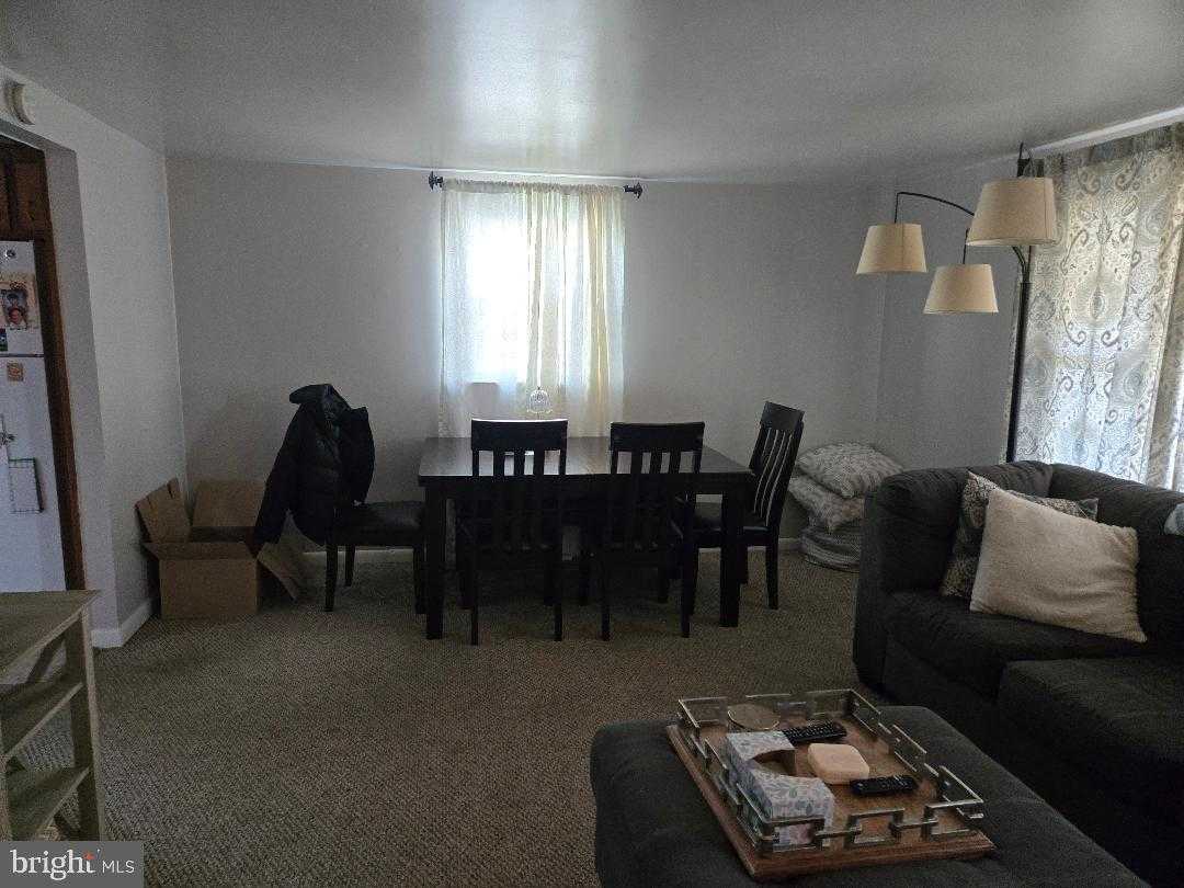 258 Garden Ave photo 5