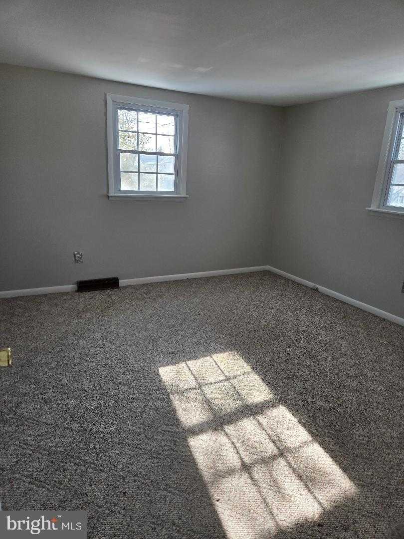 258 Garden Ave photo 7