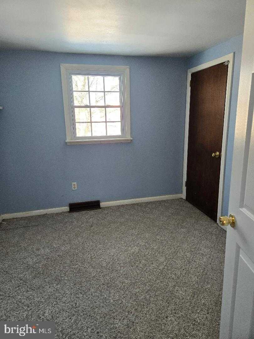 258 Garden Ave photo 9