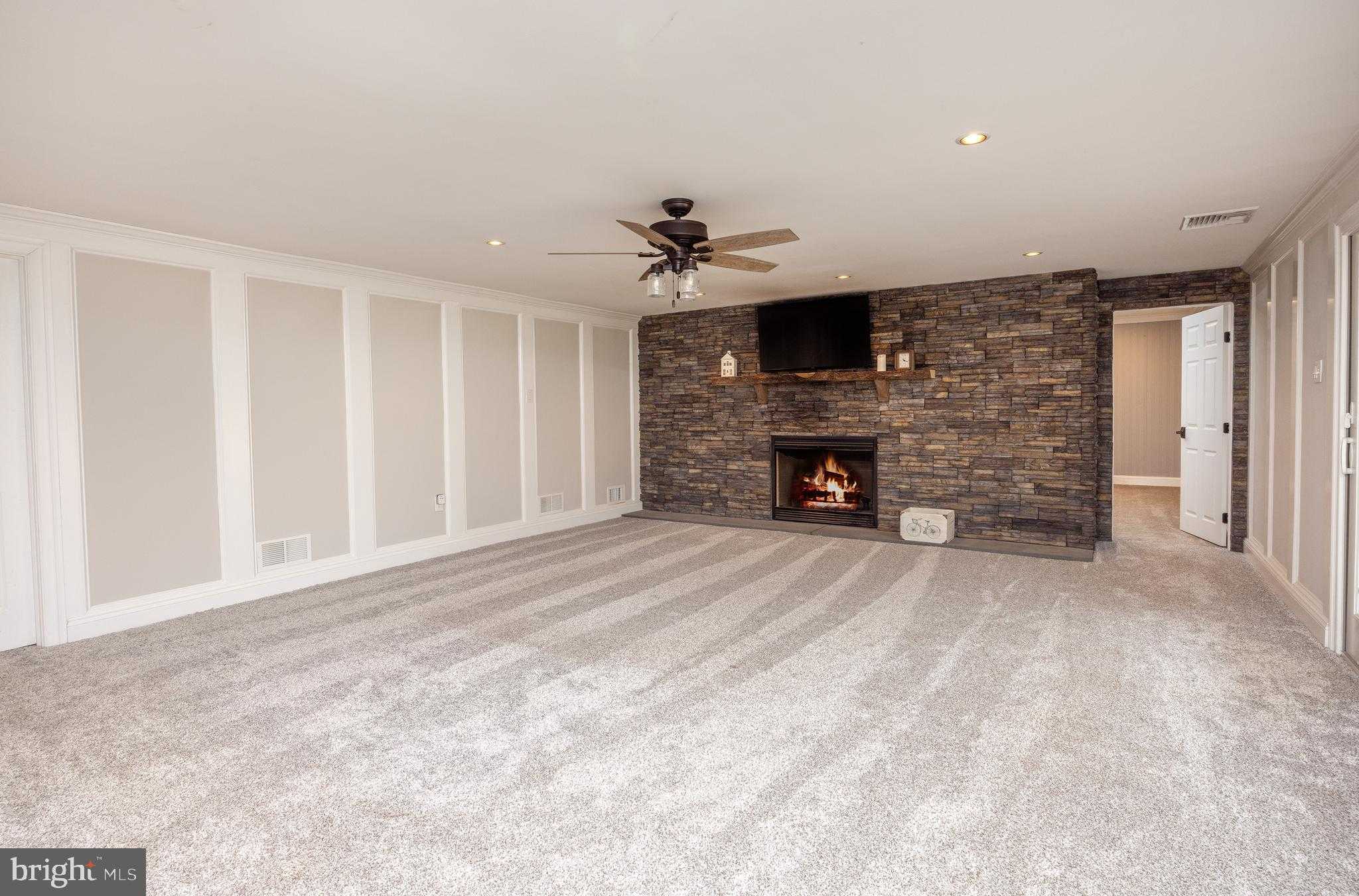 6469 Groveland Rd photo 33