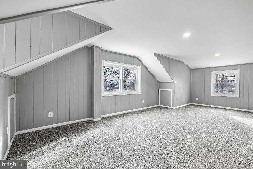 201 N Greenway Ave photo 32