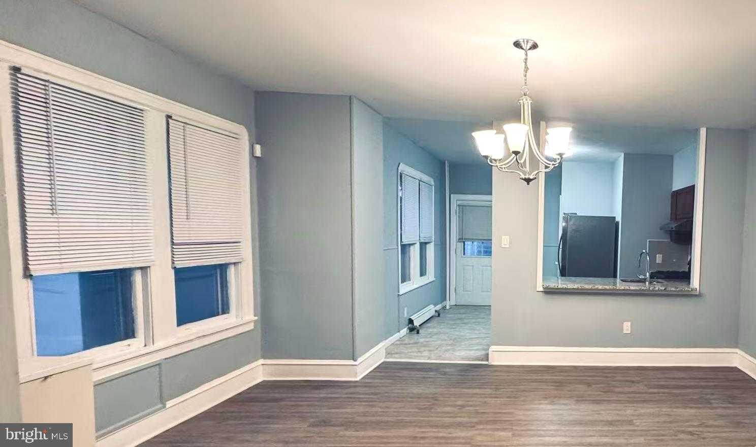 533 Robbins St photo 3