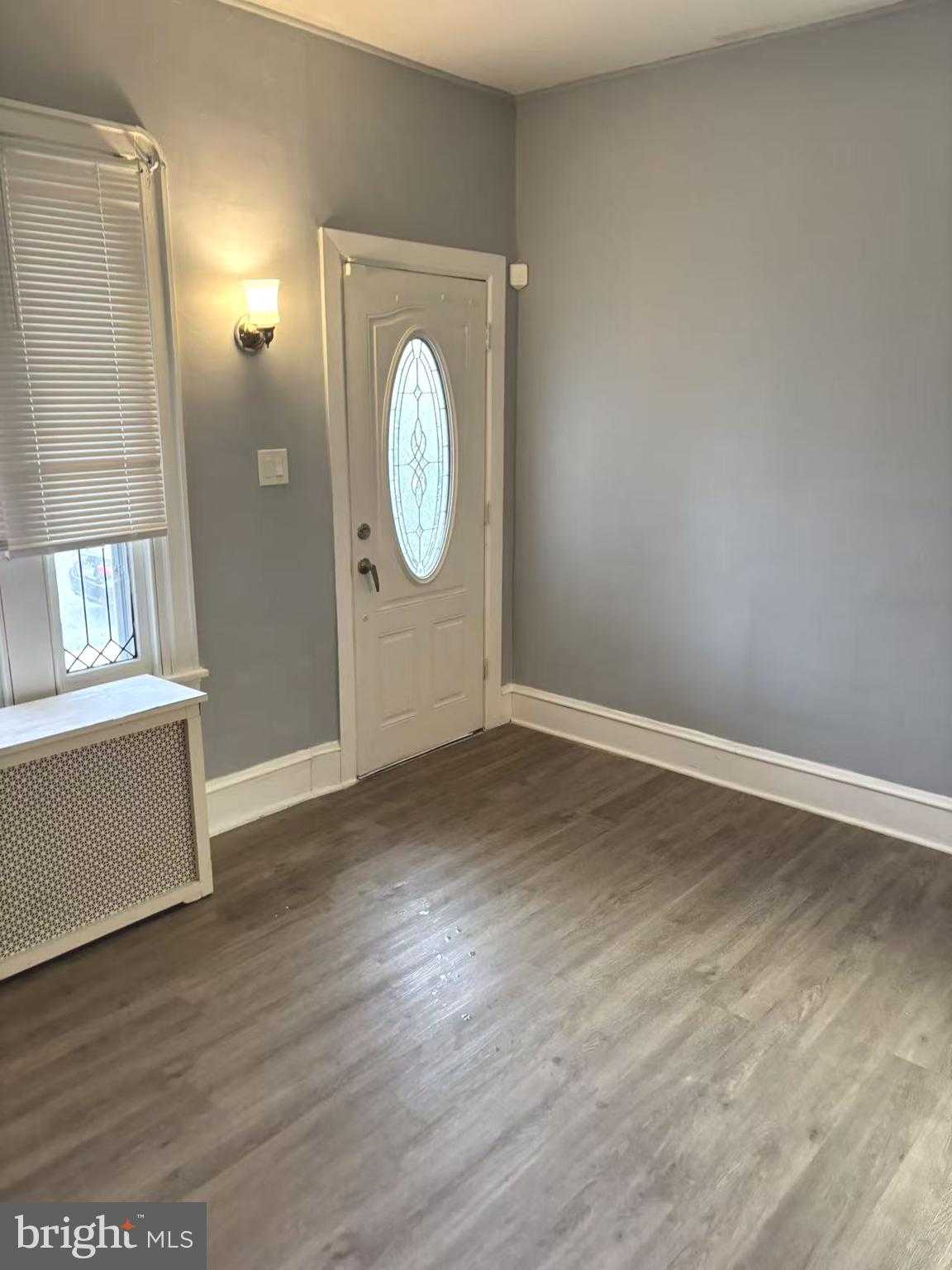 533 Robbins St photo 4