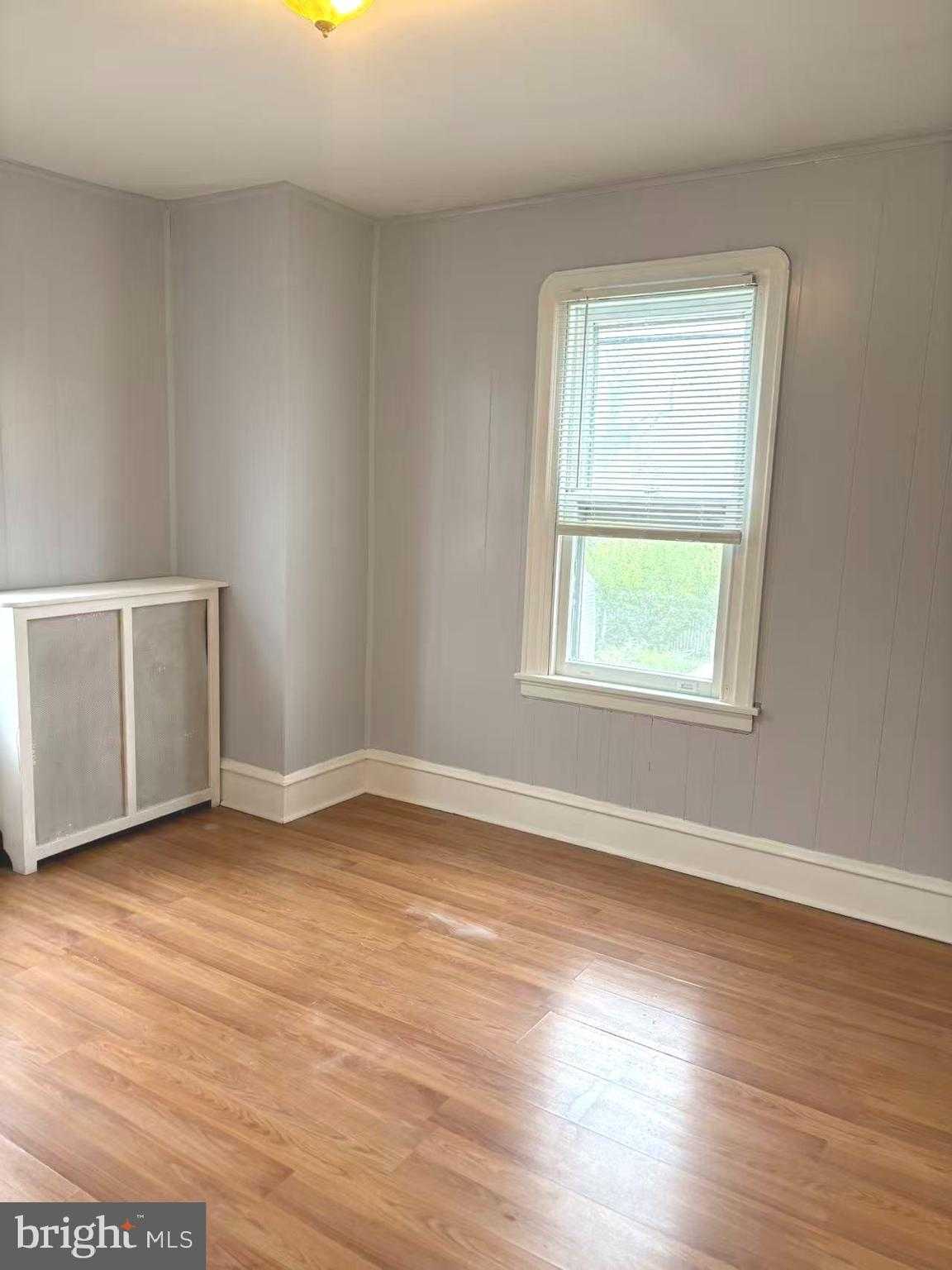 533 Robbins St photo 7