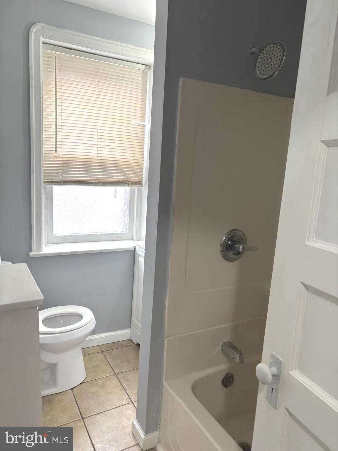 533 Robbins St photo 8