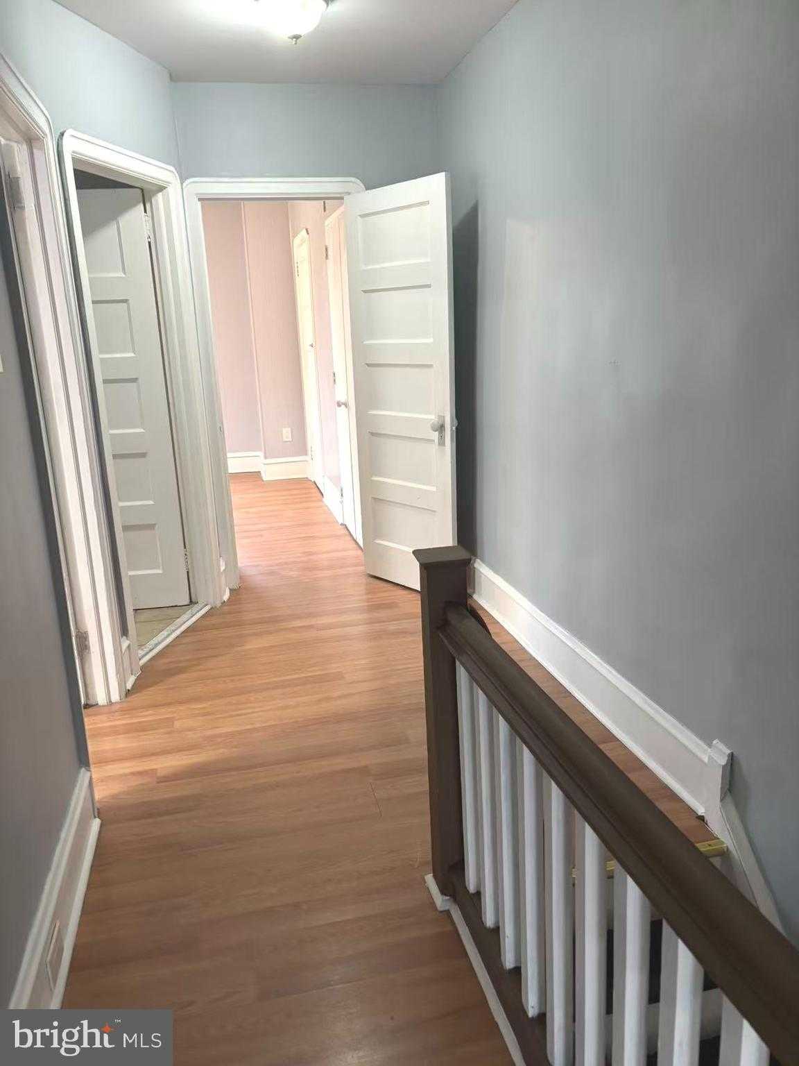 533 Robbins St photo 9