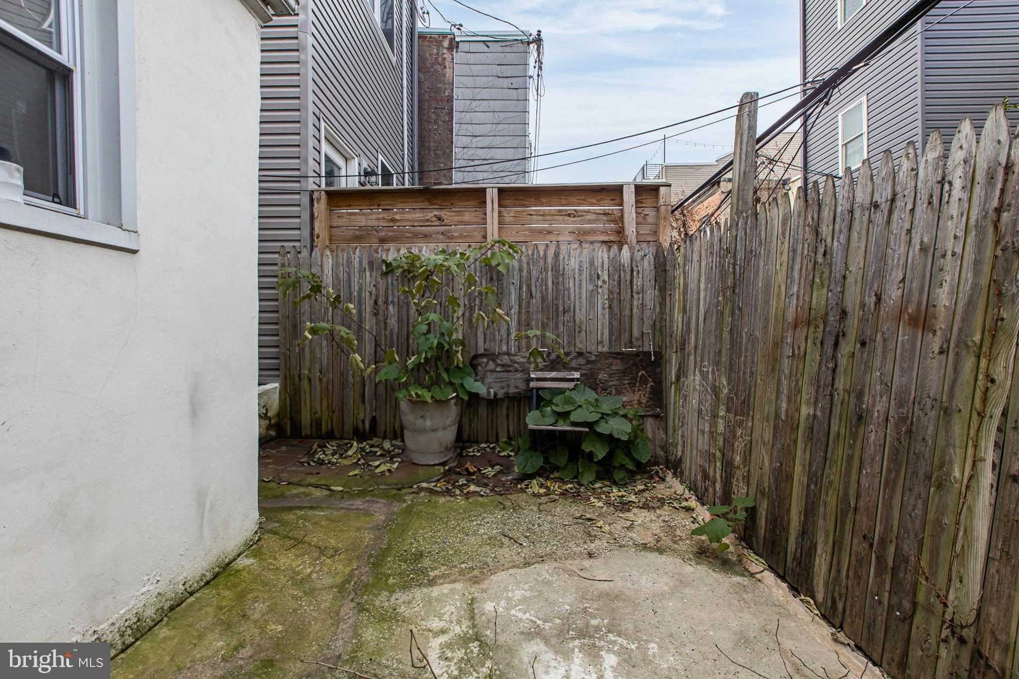 2245 Greenwich St photo 16