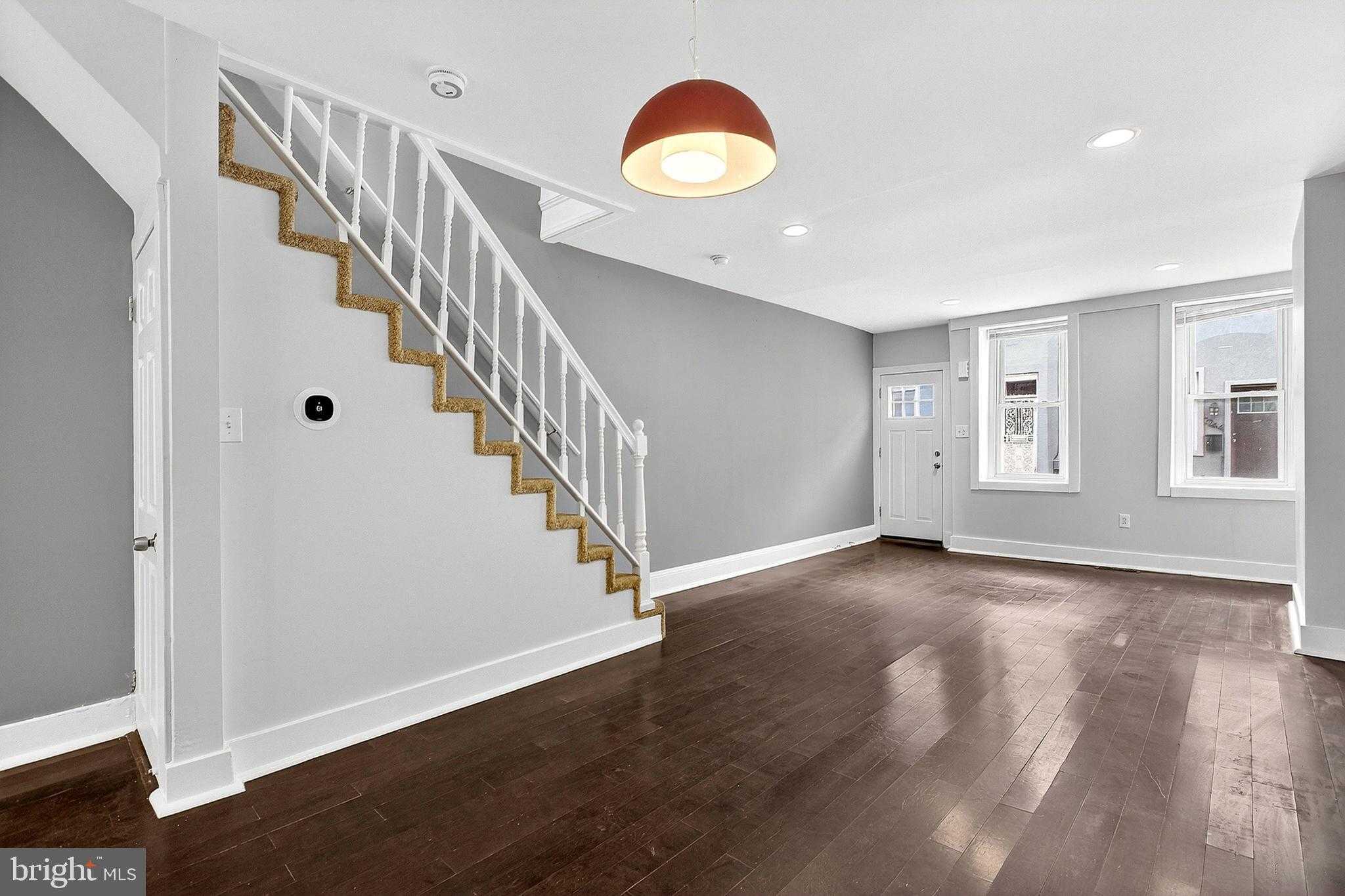 2245 Greenwich St photo 3