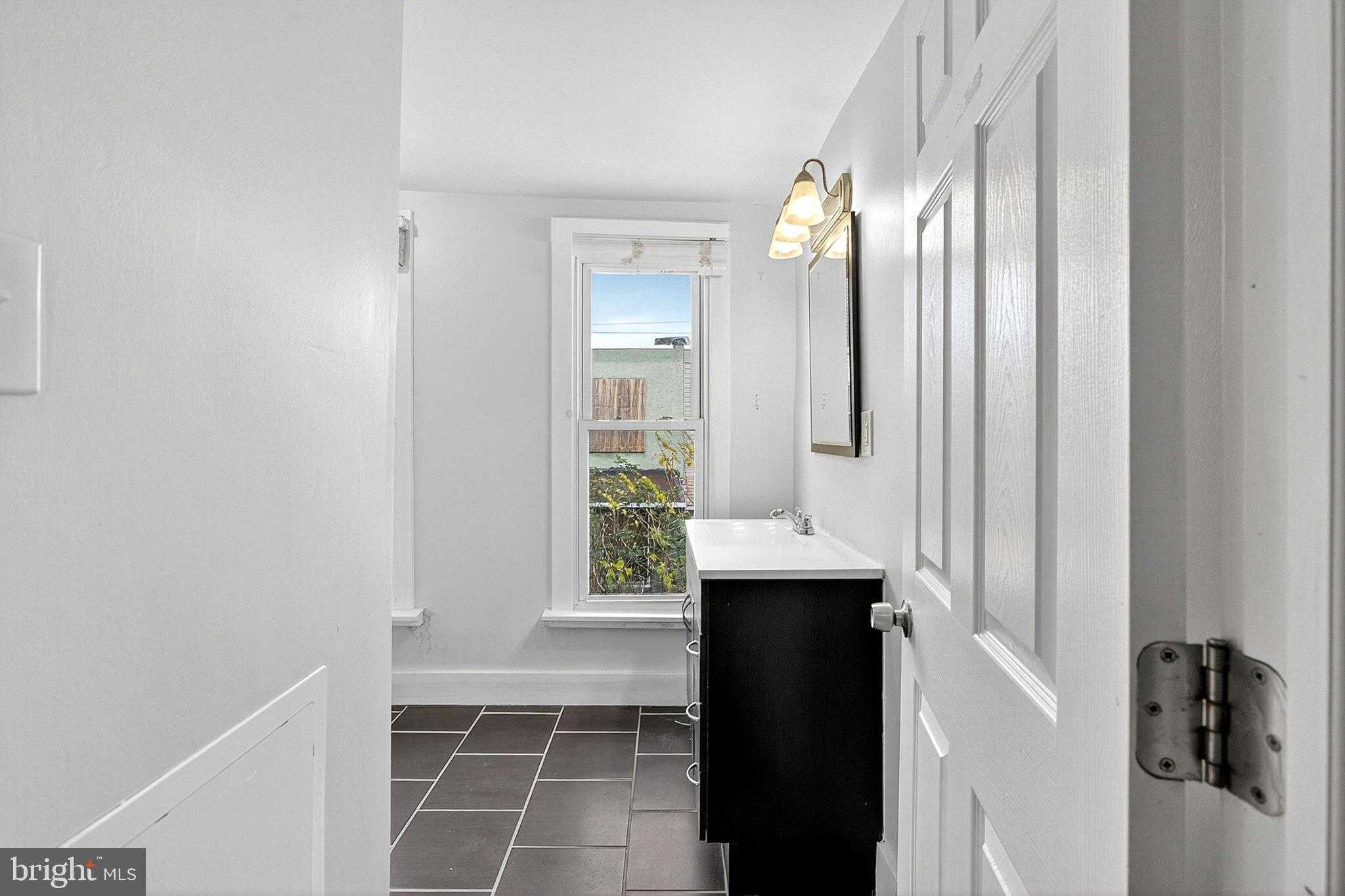 2245 Greenwich St photo 6