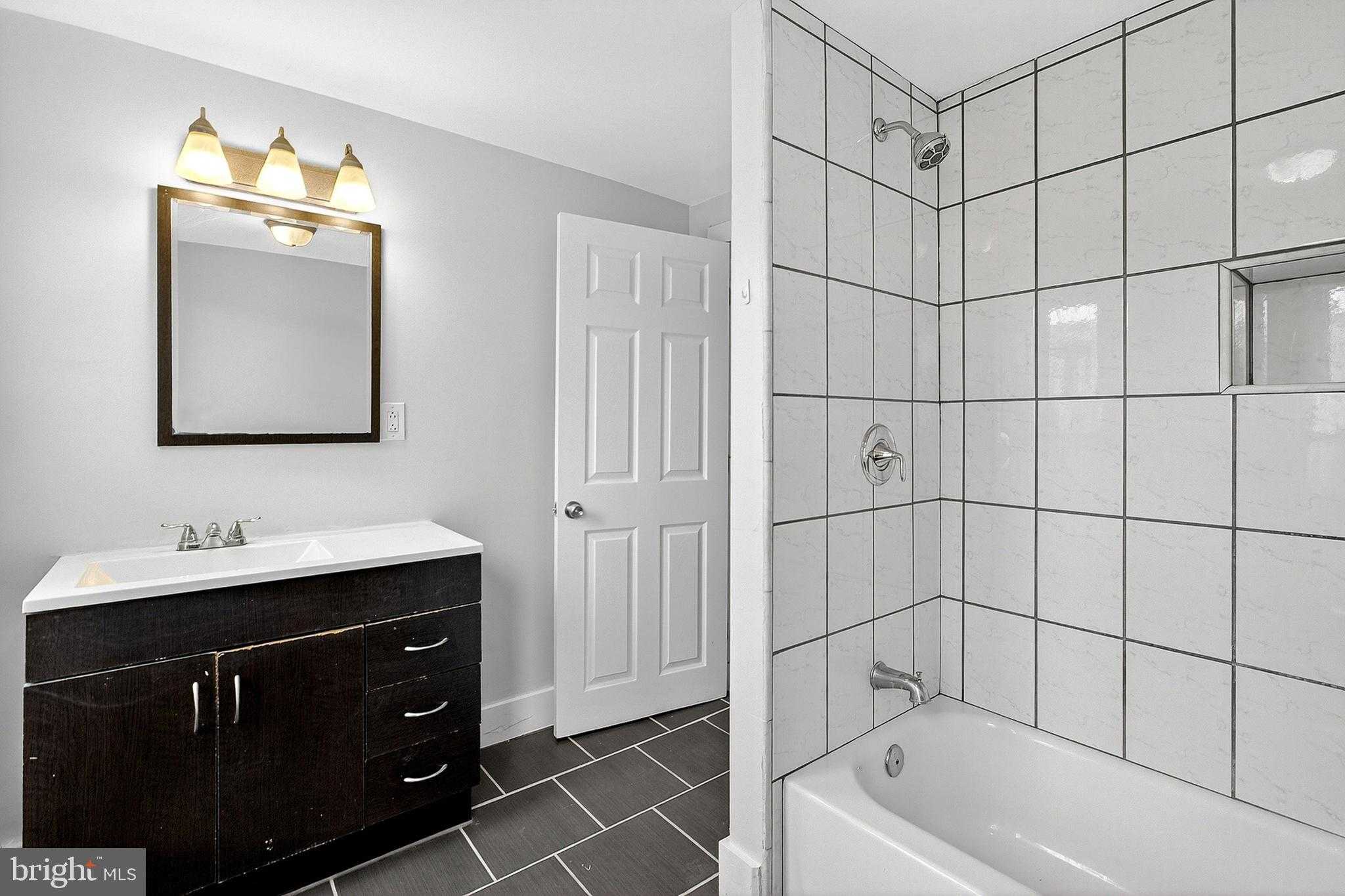 2245 Greenwich St photo 7