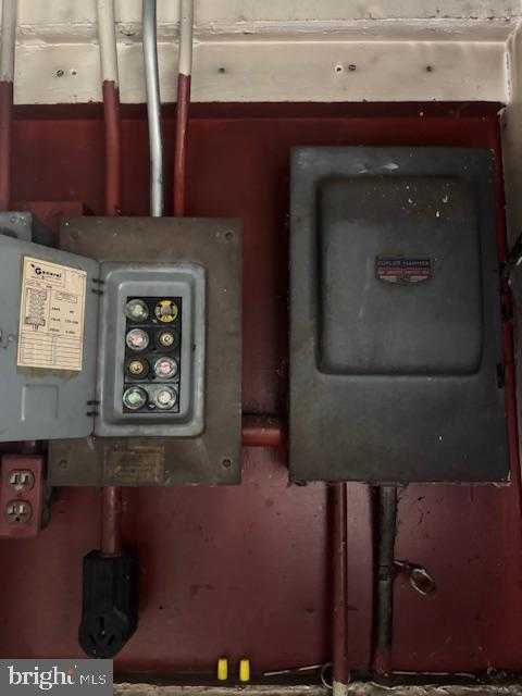 10 S Main St photo 10