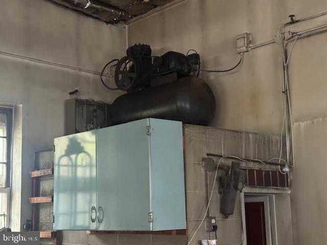 10 S Main St photo 14