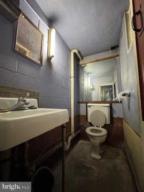 10 S Main St photo 17