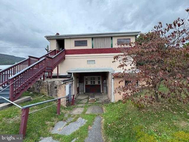 10 S Main St photo 2