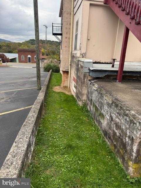 10 S Main St photo 36