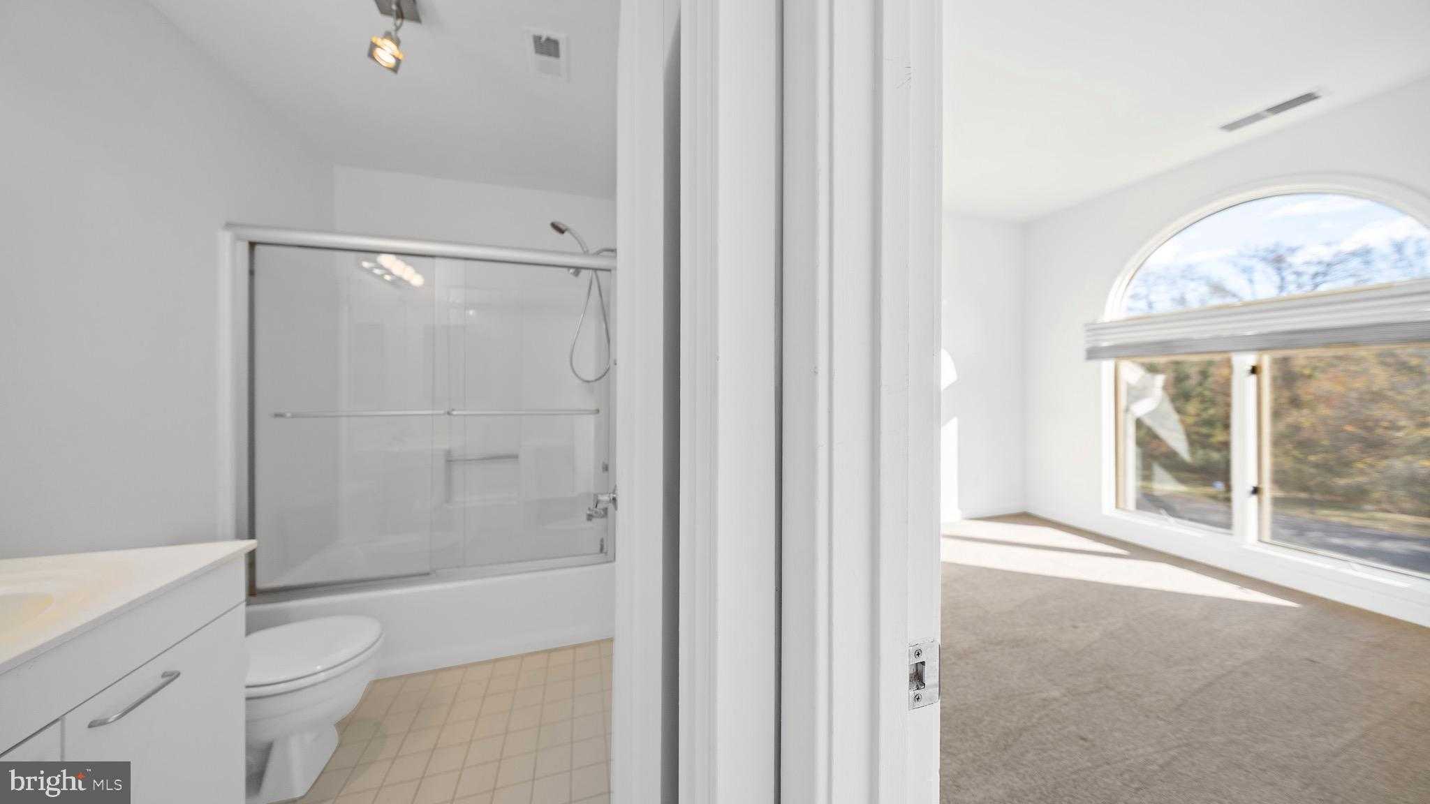 2106 Chesapeake Harbour Dr Apt 202 photo 17