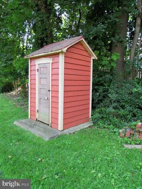 491 W Washington St photo 16