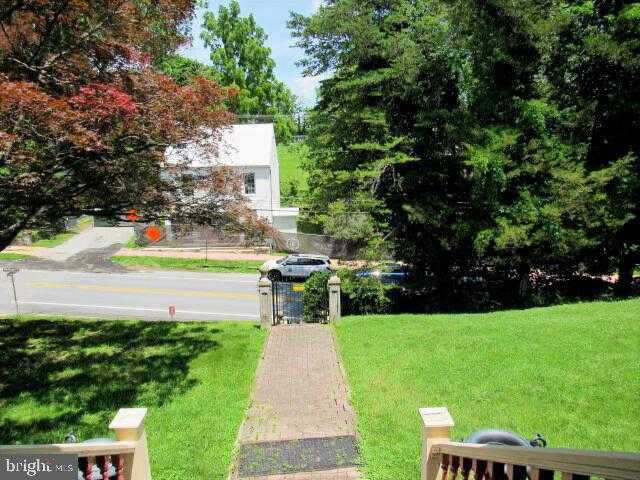 491 W Washington St photo 5