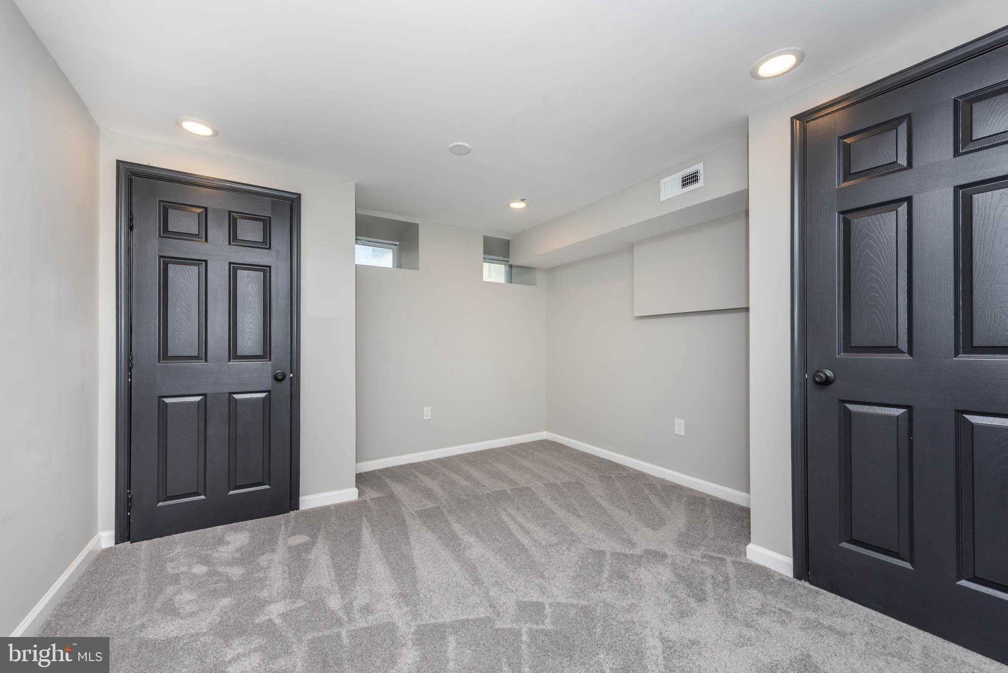 1715 E Oliver St photo 24