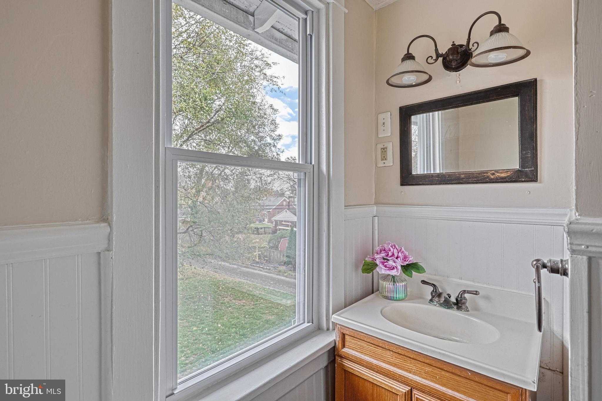 1817 Elm St photo 26