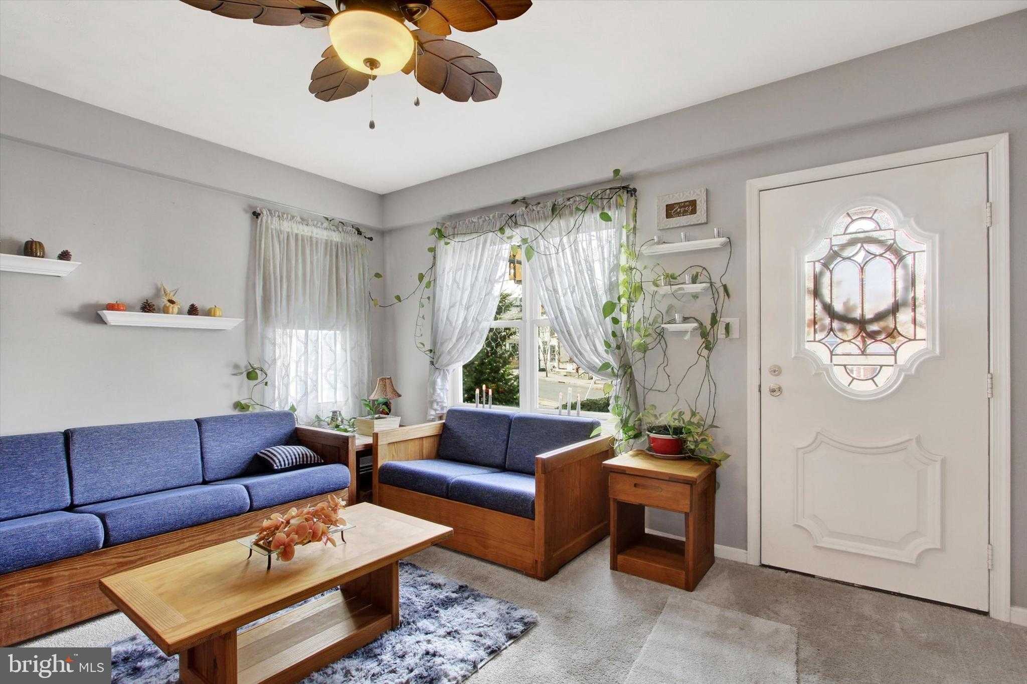 460 Baltimore St photo 11