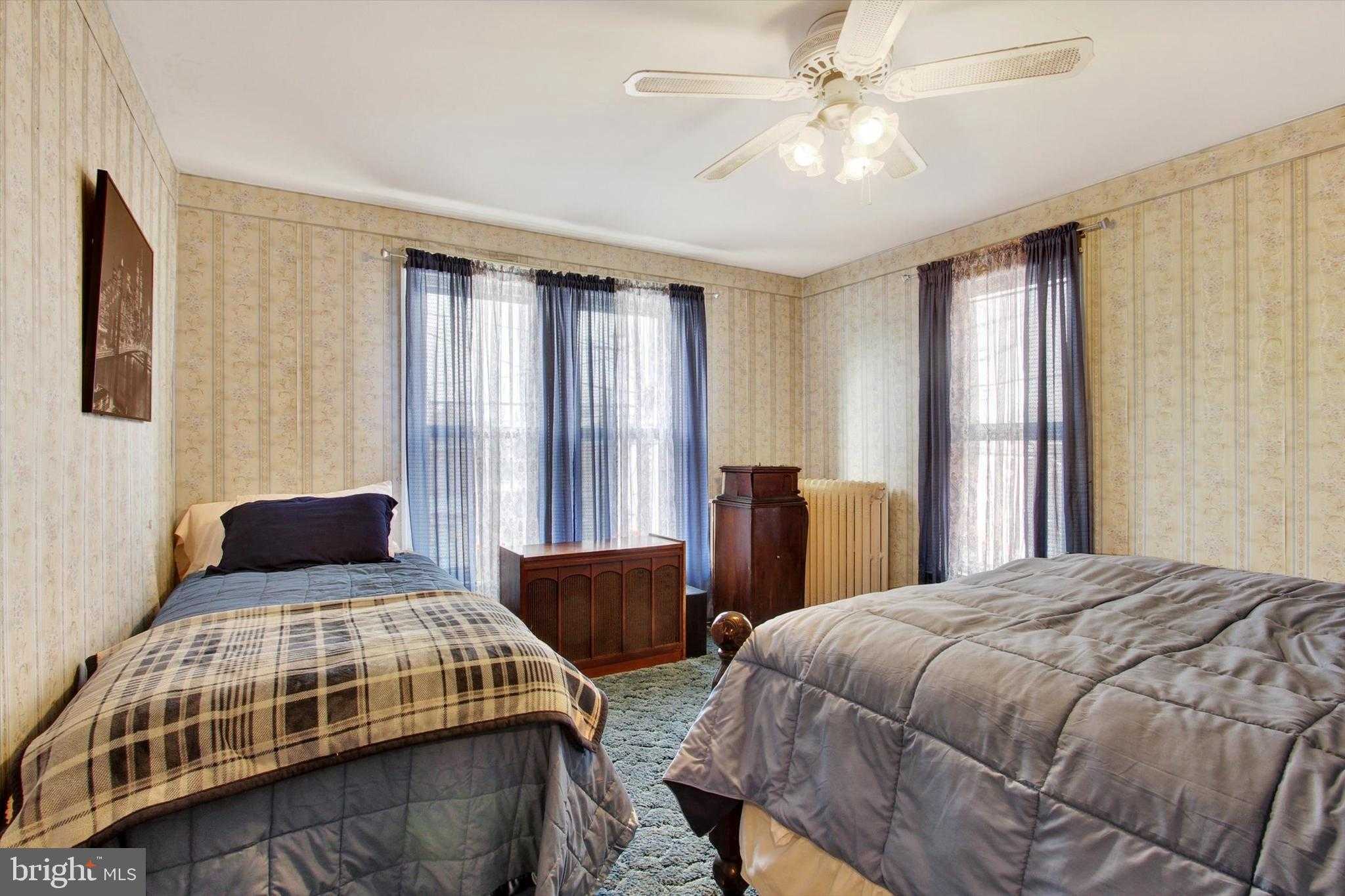 460 Baltimore St photo 28