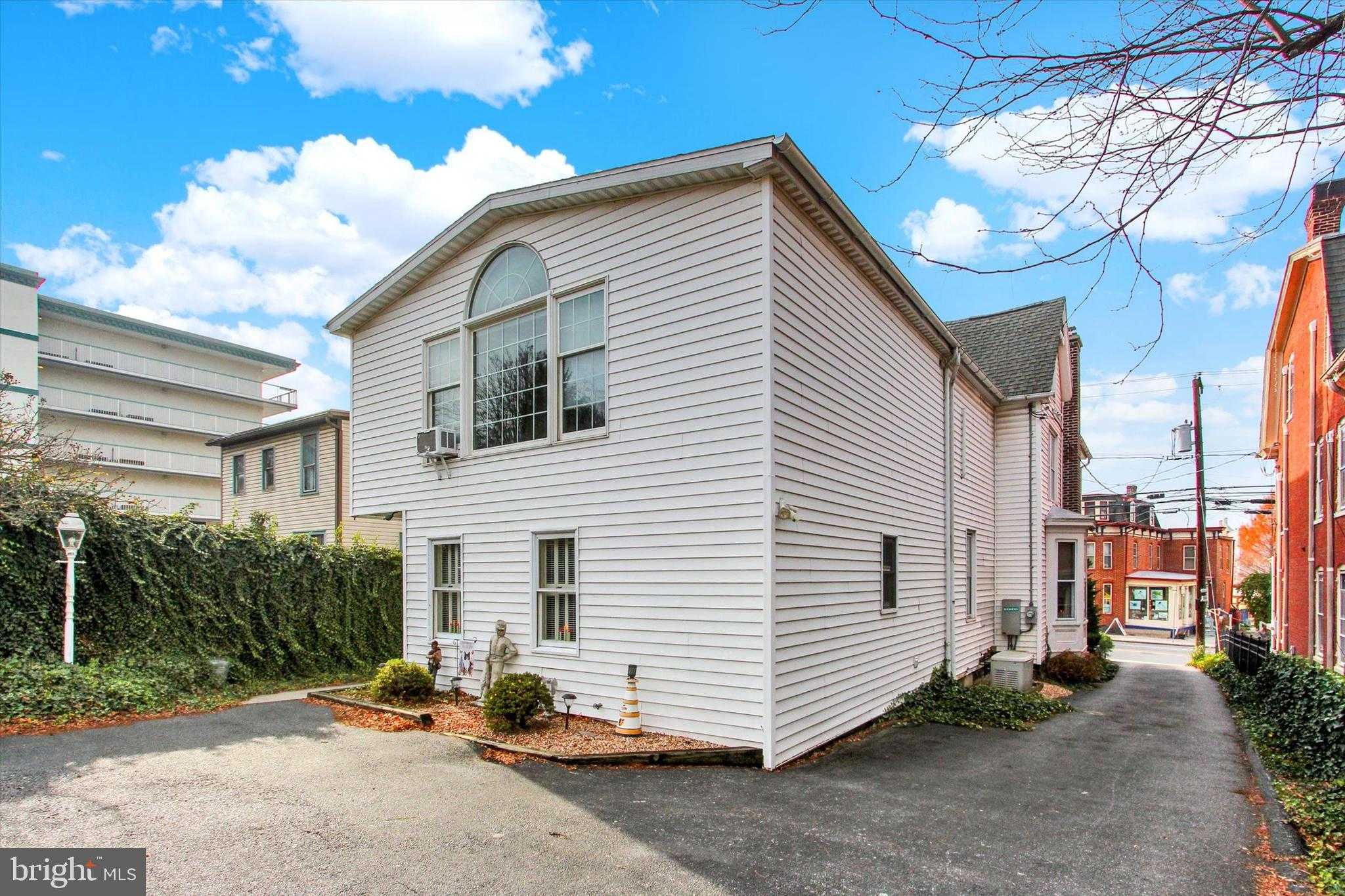 460 Baltimore St photo 5