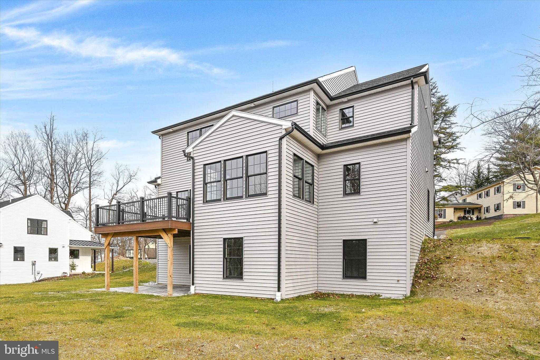 4 Pine Tree Dr photo 44