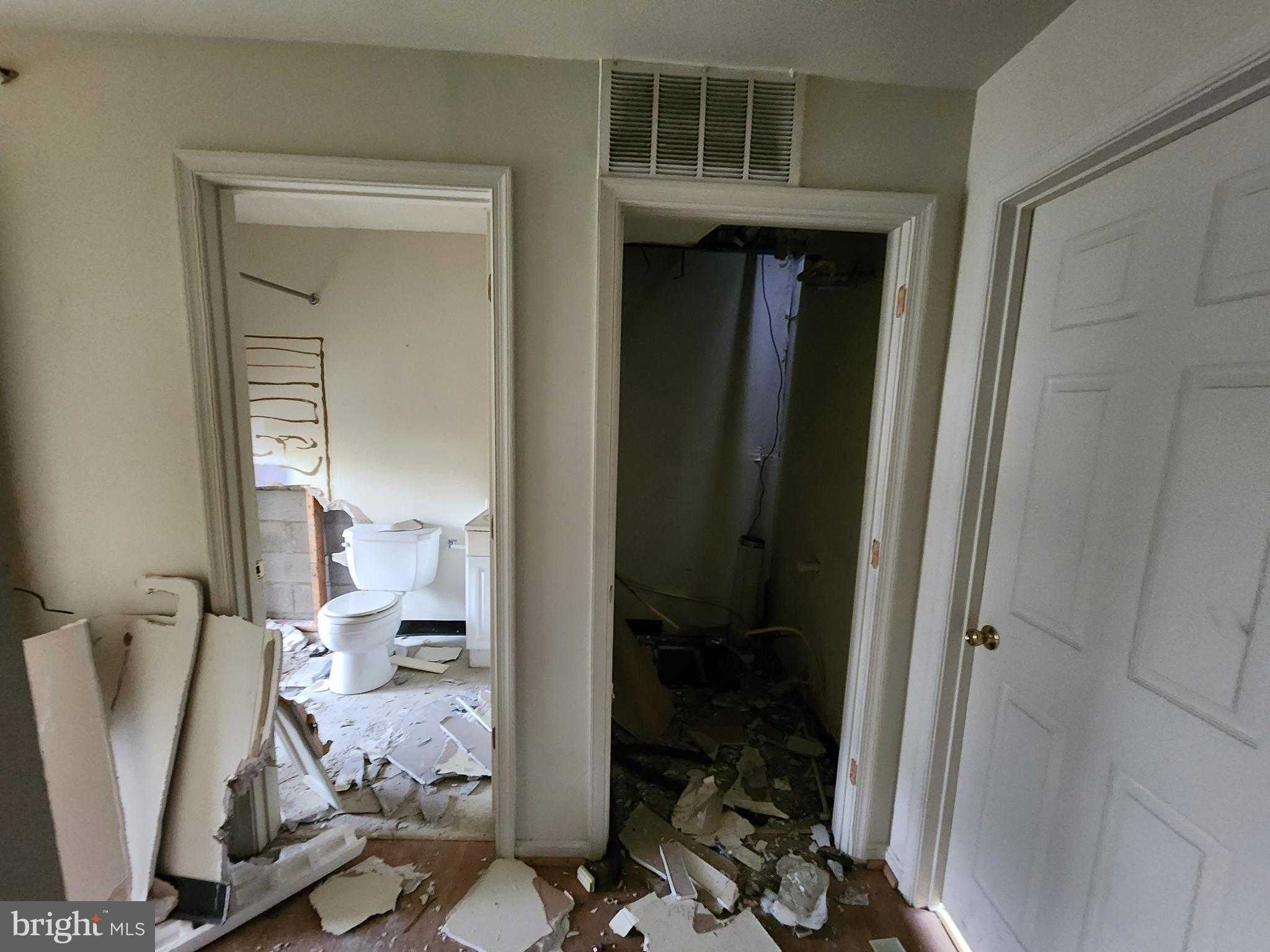 915 N Calhoun St photo 16