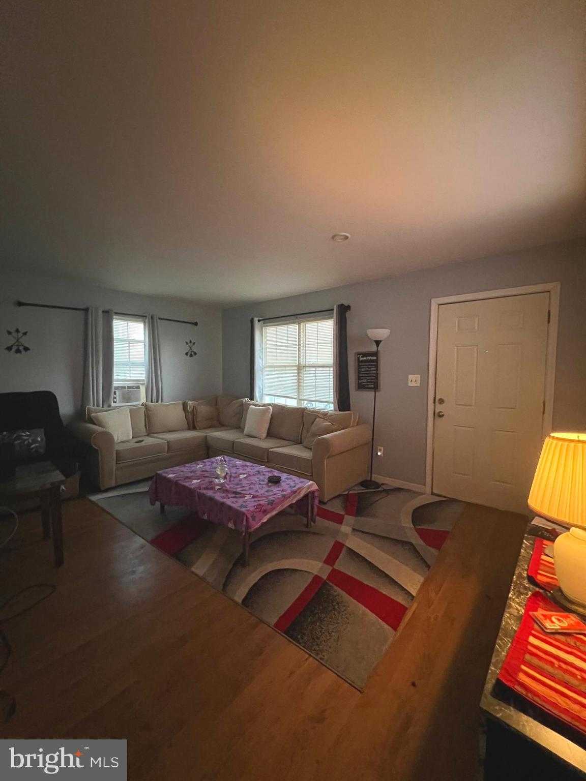 304 Elizabeth St photo 4