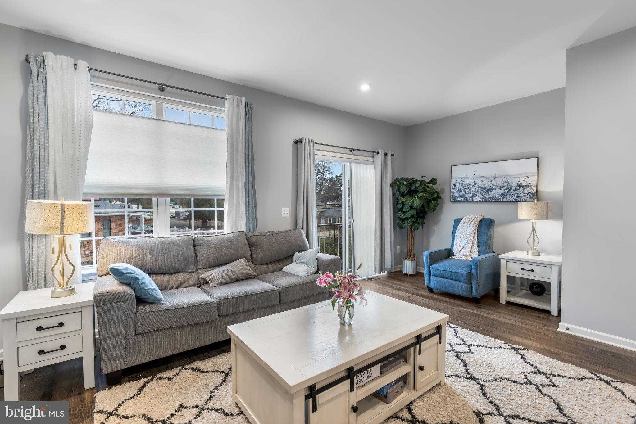 1592 Dorothy Ln photo 6