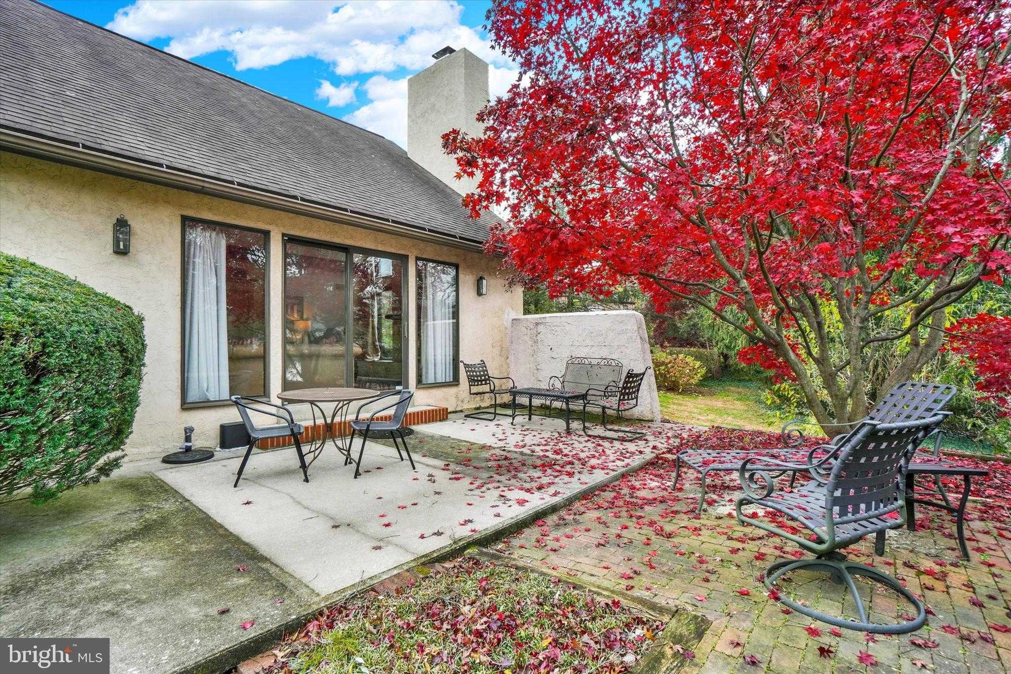 811 Michigan Ave photo 32