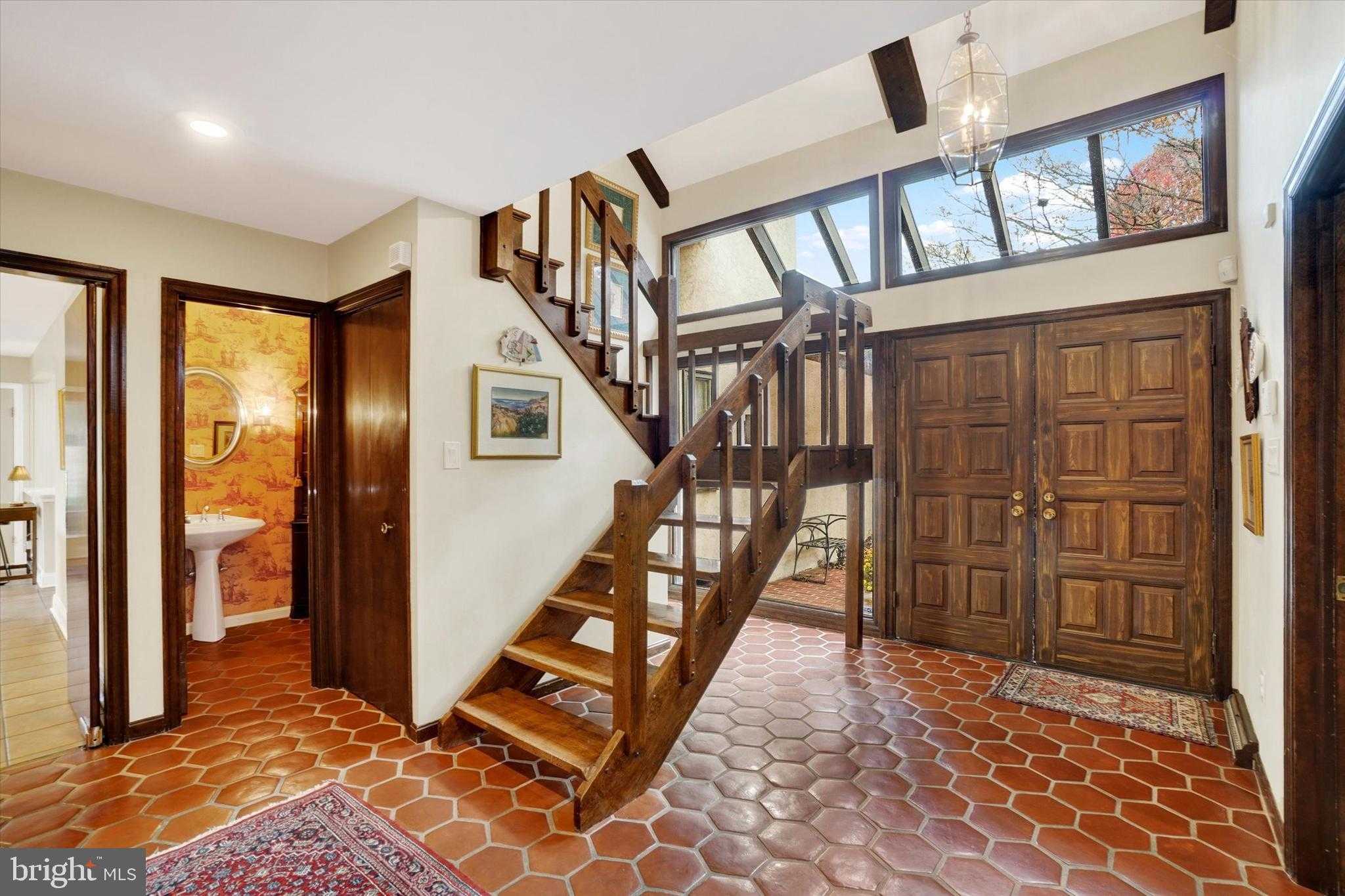 811 Michigan Ave photo 4