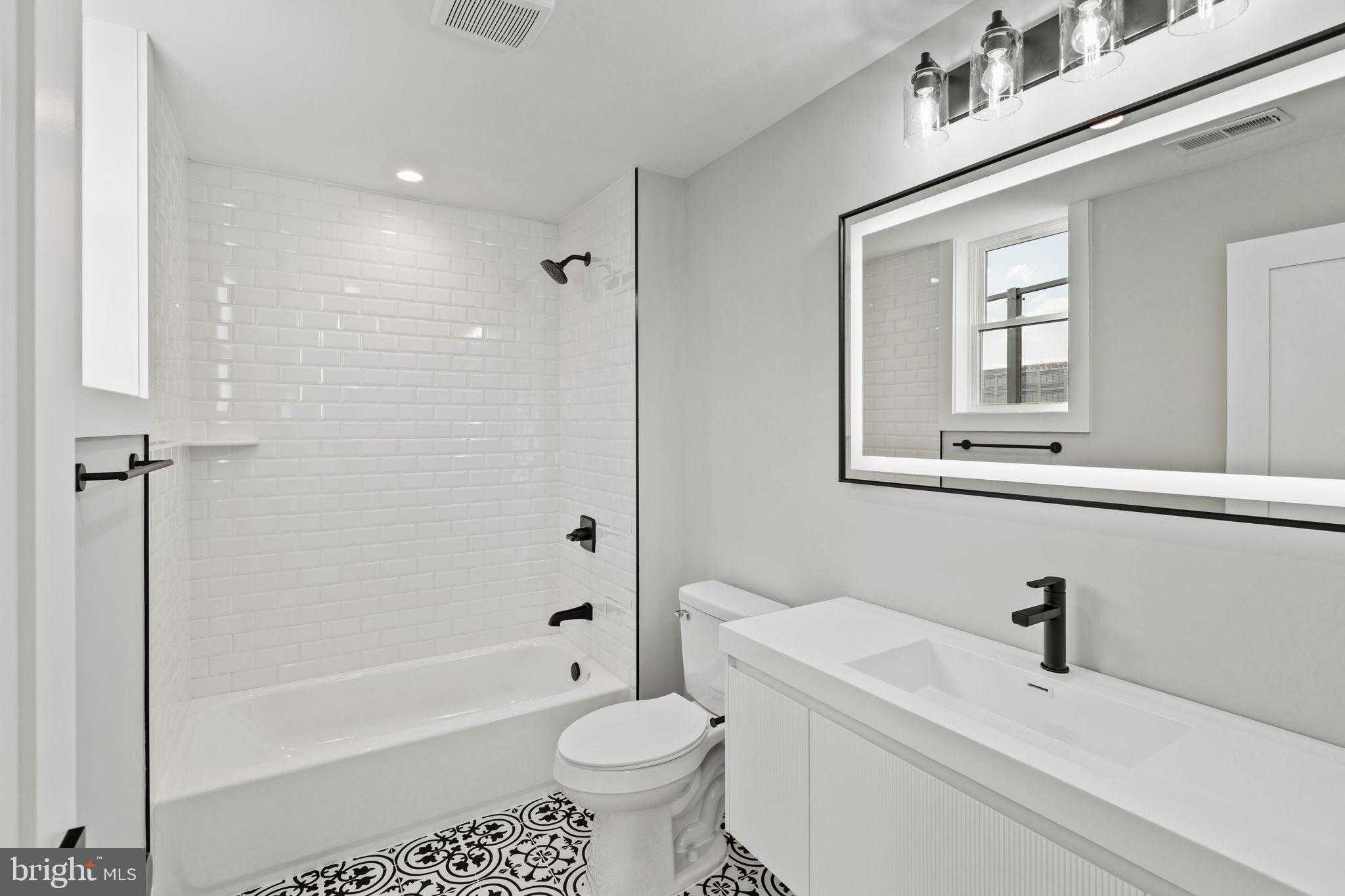 513 Salmon St photo 35