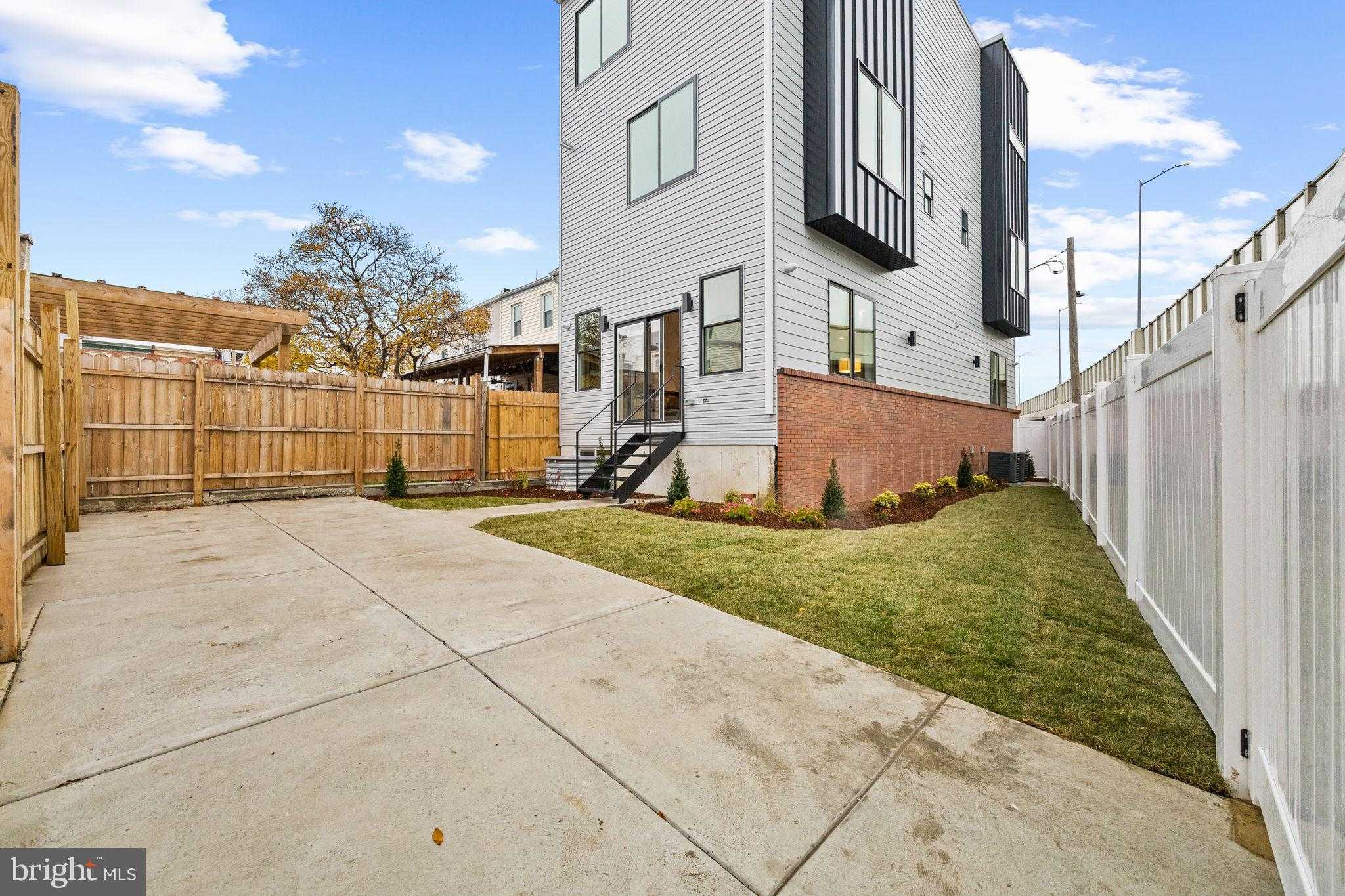 513 Salmon St photo 68