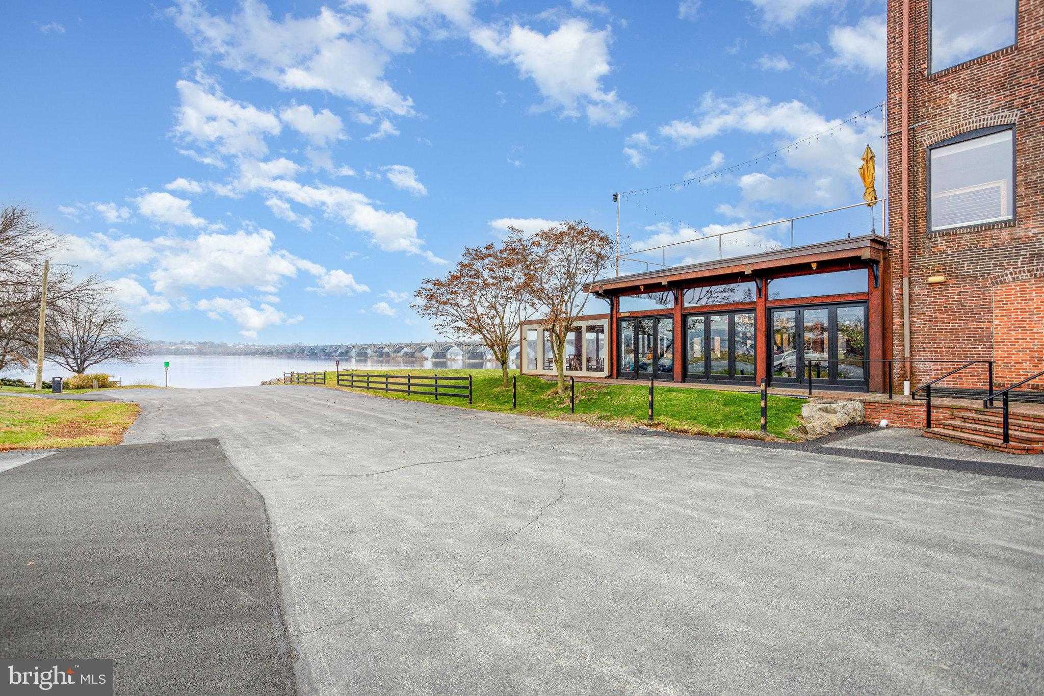 427 Hellam St photo 34