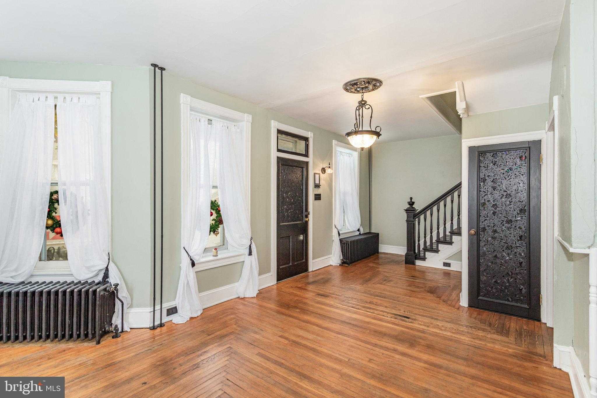 427 Hellam St photo 6