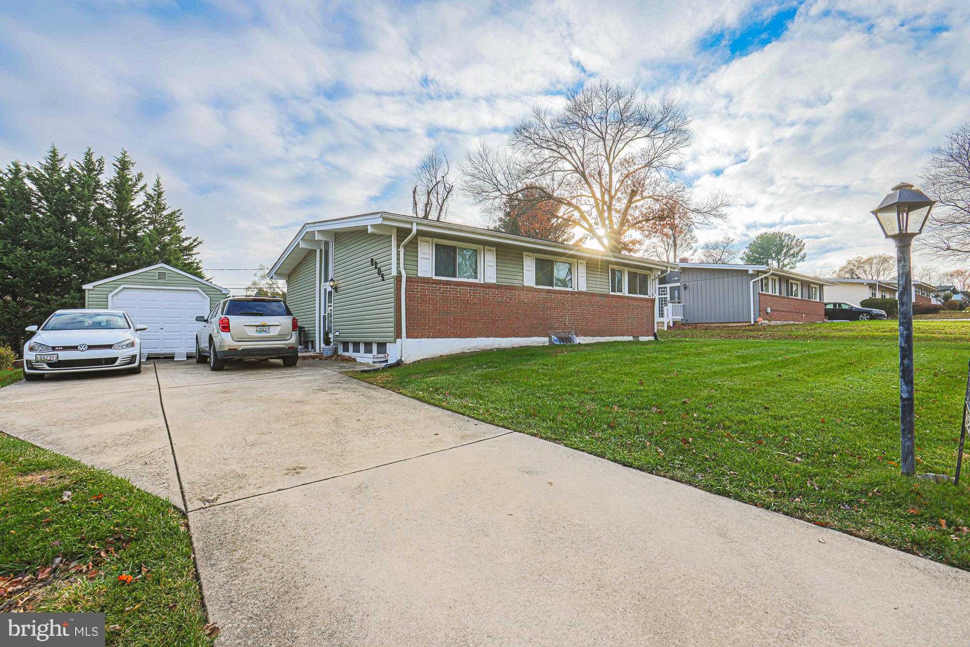 8205 Arrowhead Rd photo 3