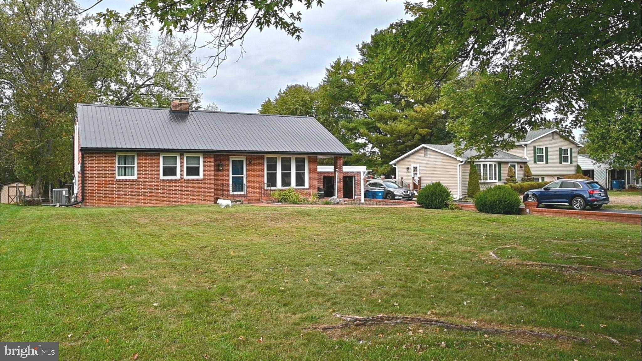 922 Hamilton St photo 2