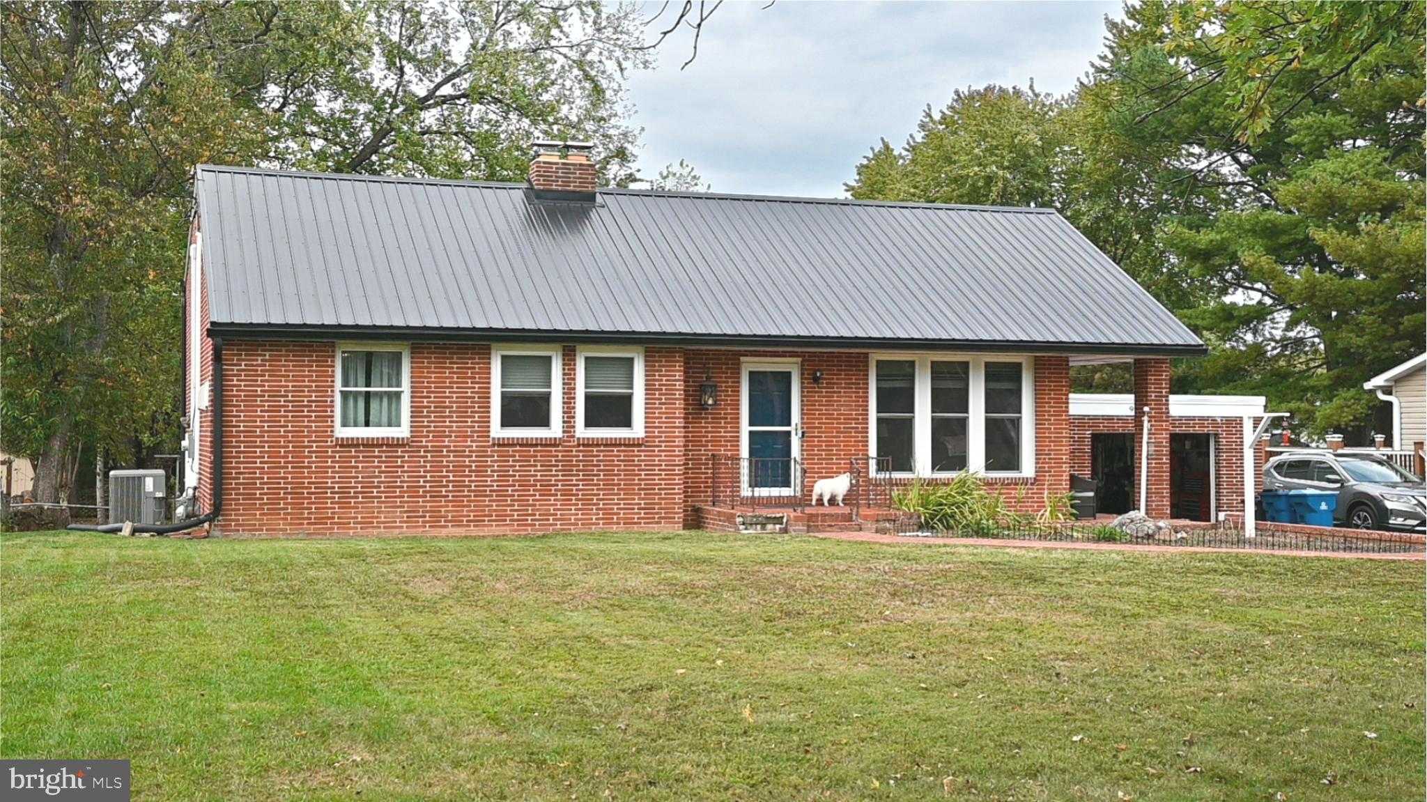 922 Hamilton St photo 3