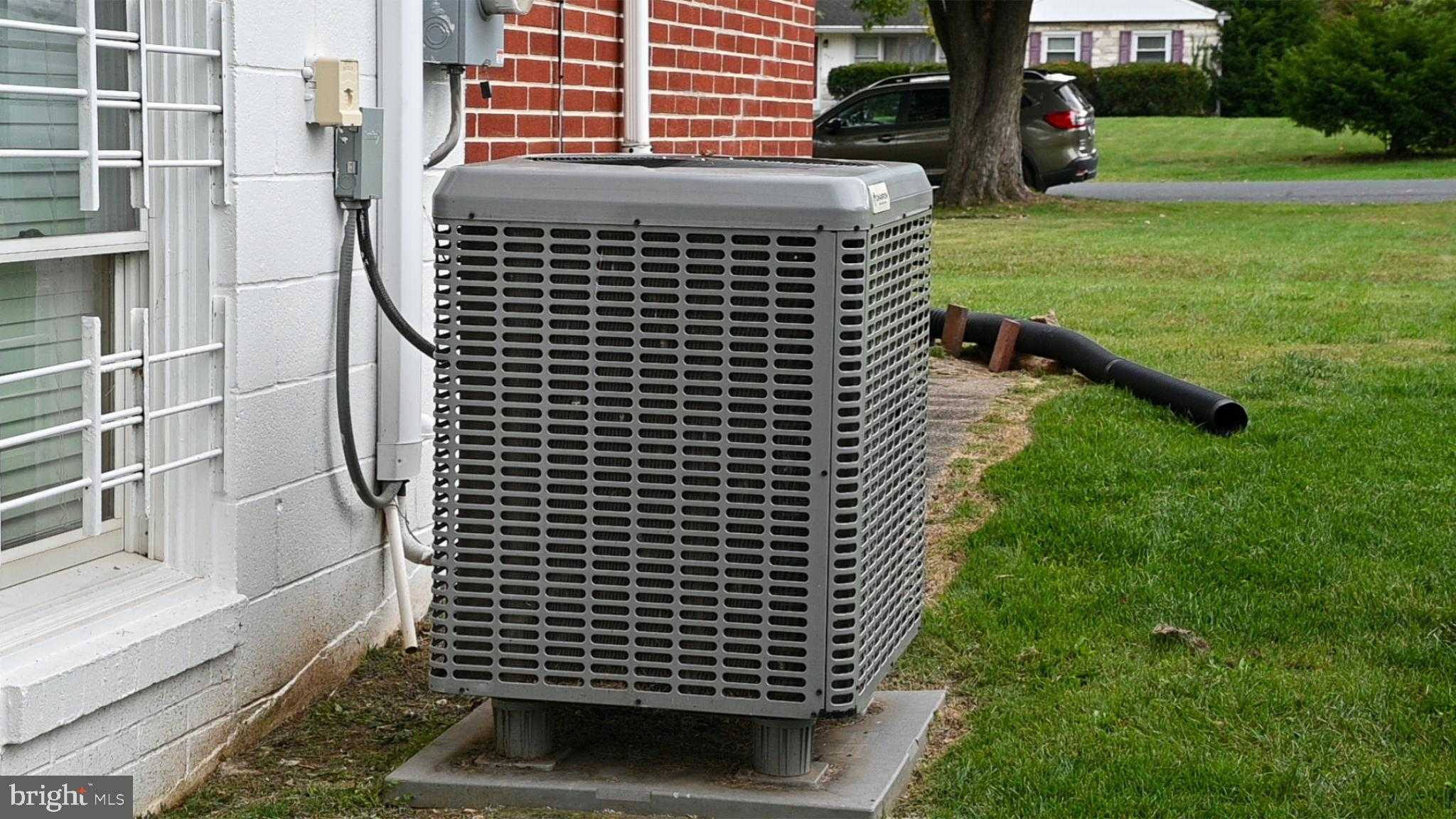 922 Hamilton St photo 5