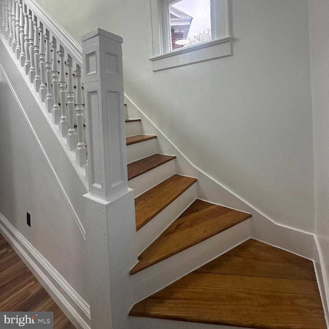 633 N Queen St photo 11