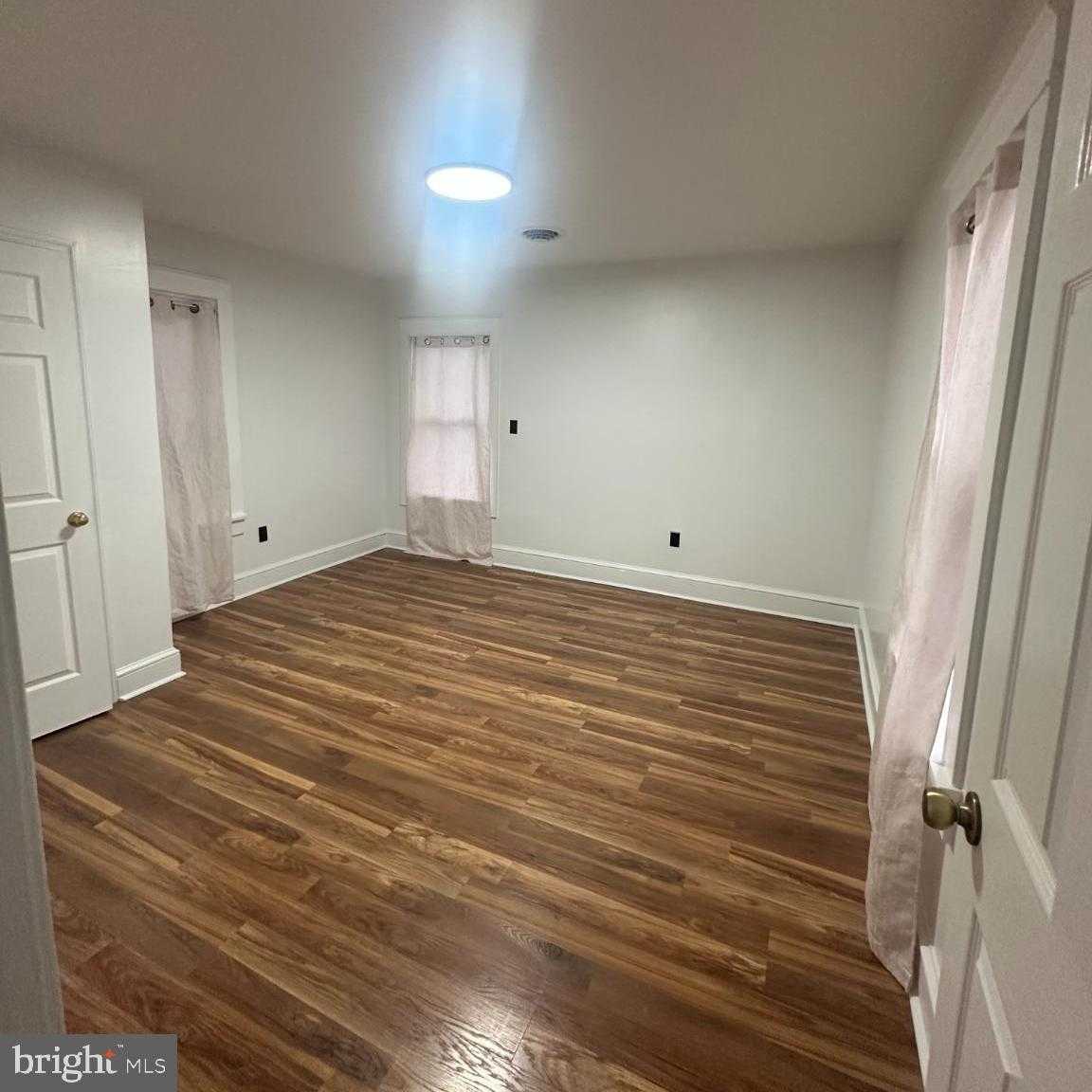 633 N Queen St photo 14