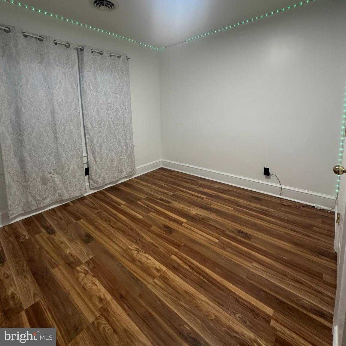 633 N Queen St photo 15