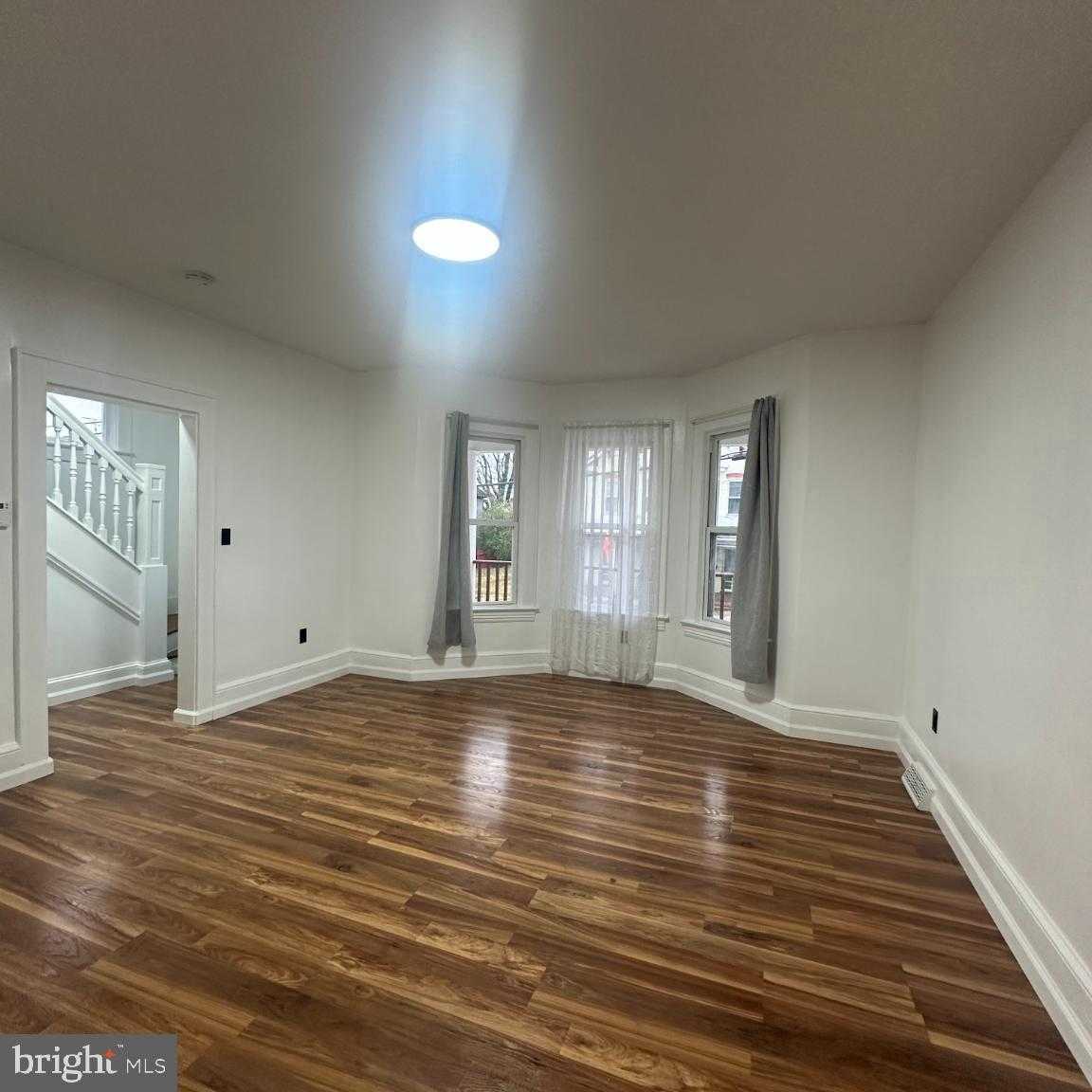 633 N Queen St photo 5