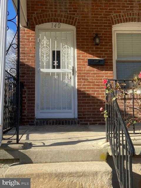 140 Walnut Ave photo 2