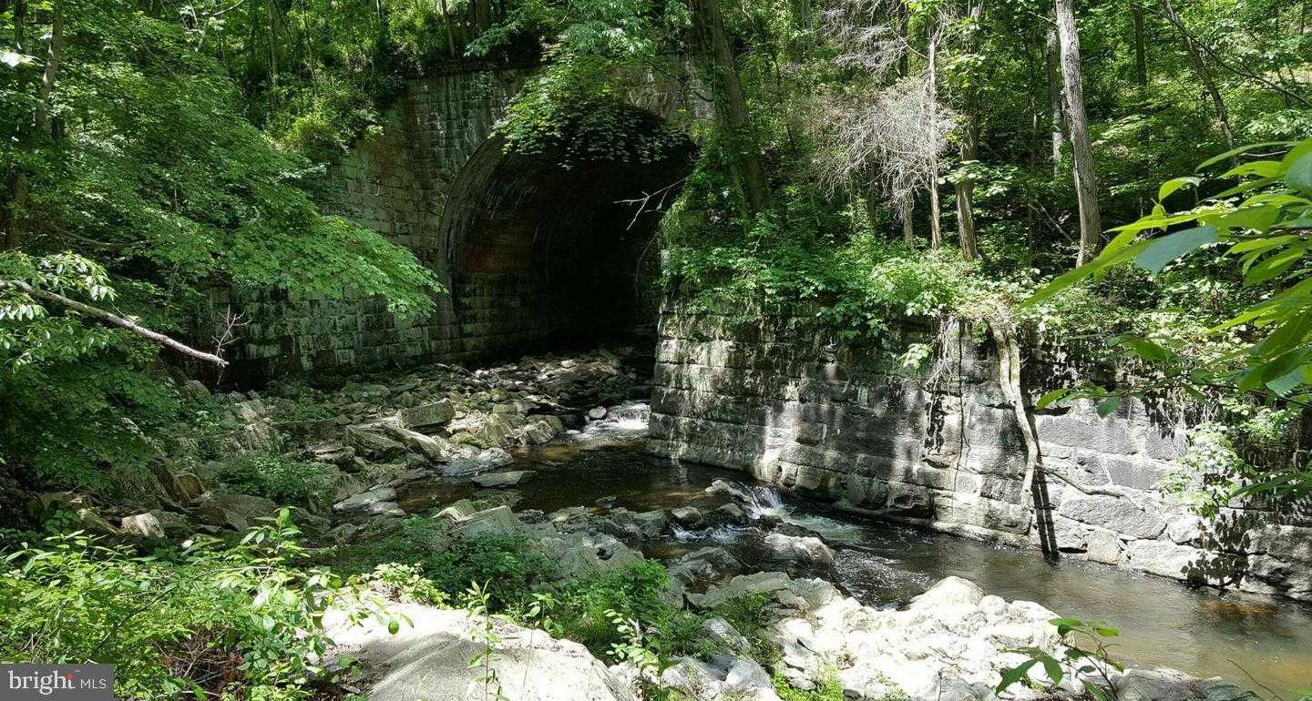 150 Mahogany Dr photo 3