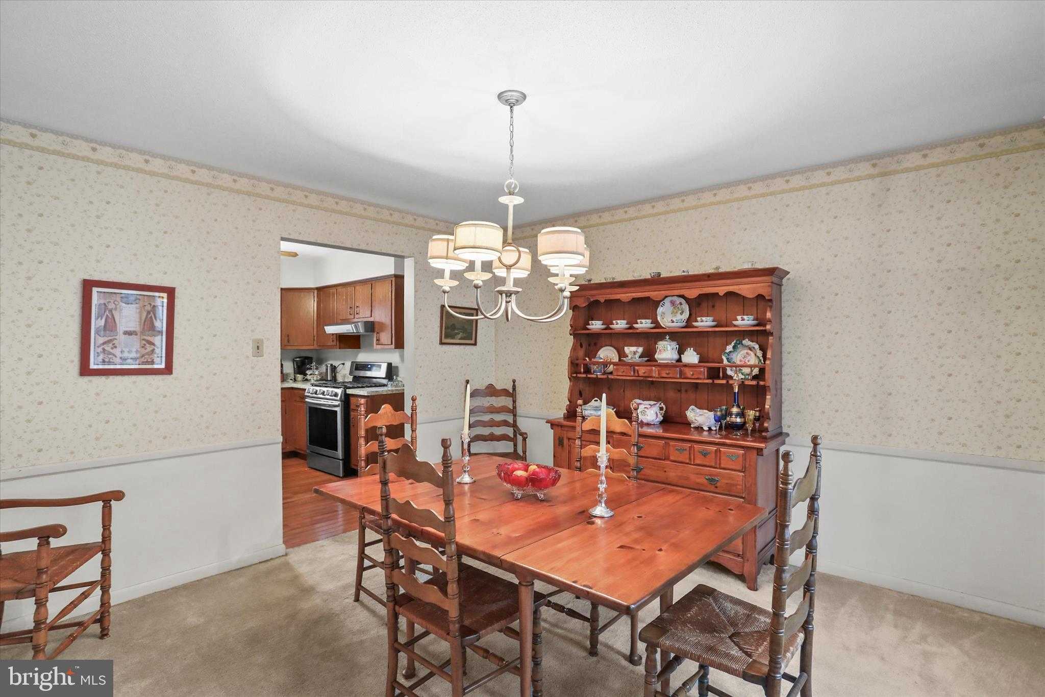 114 Lexington Rd photo 10