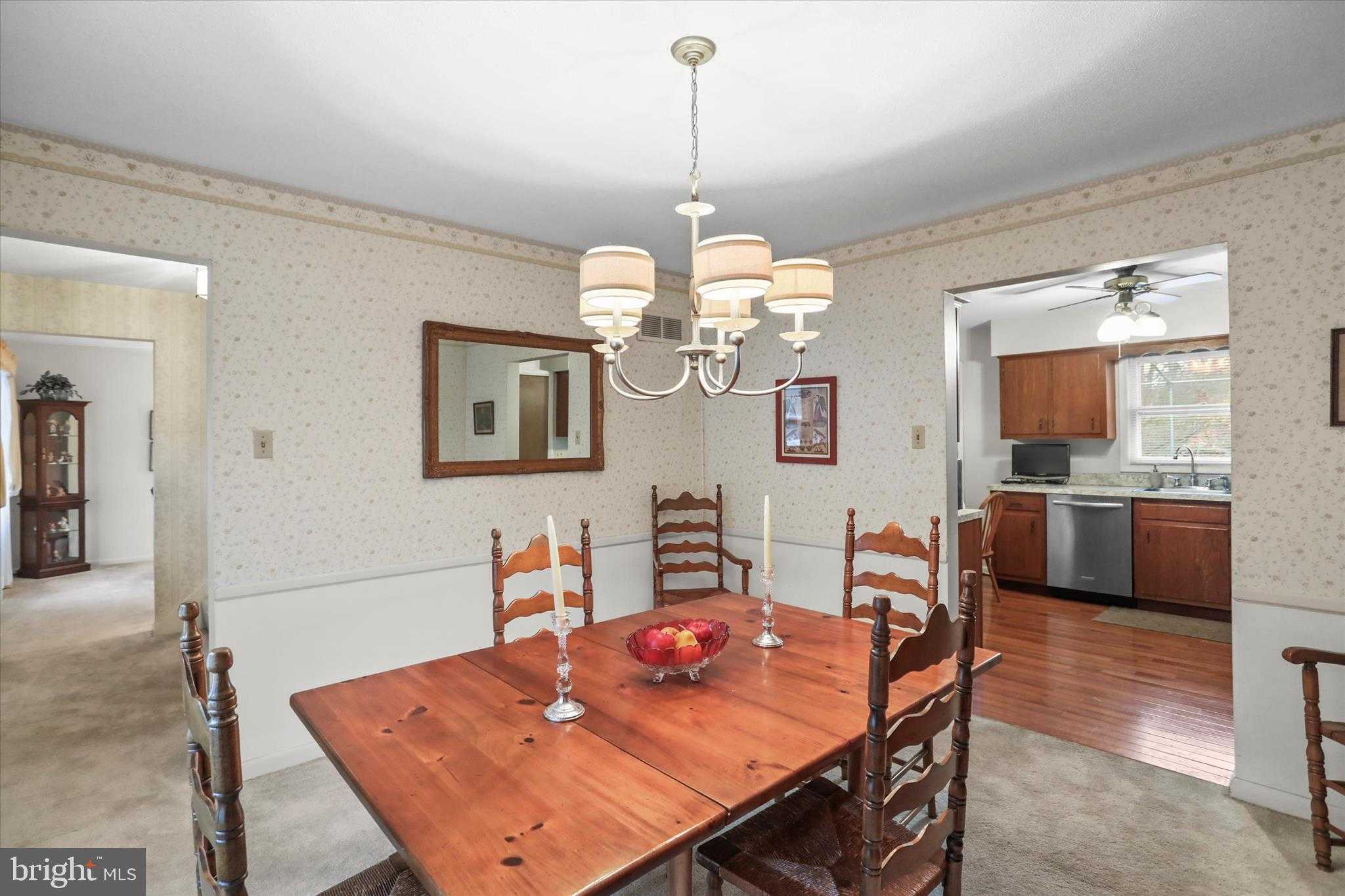 114 Lexington Rd photo 11